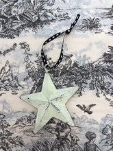 Load image into Gallery viewer, Jeanne d&#39;Arc Living Christmas Star