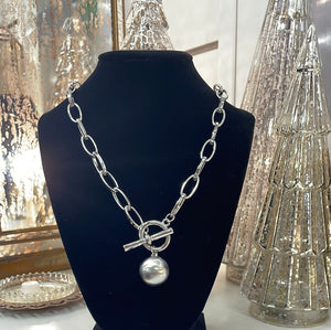 Violet Design Silver Ball and T-Bar Necklace