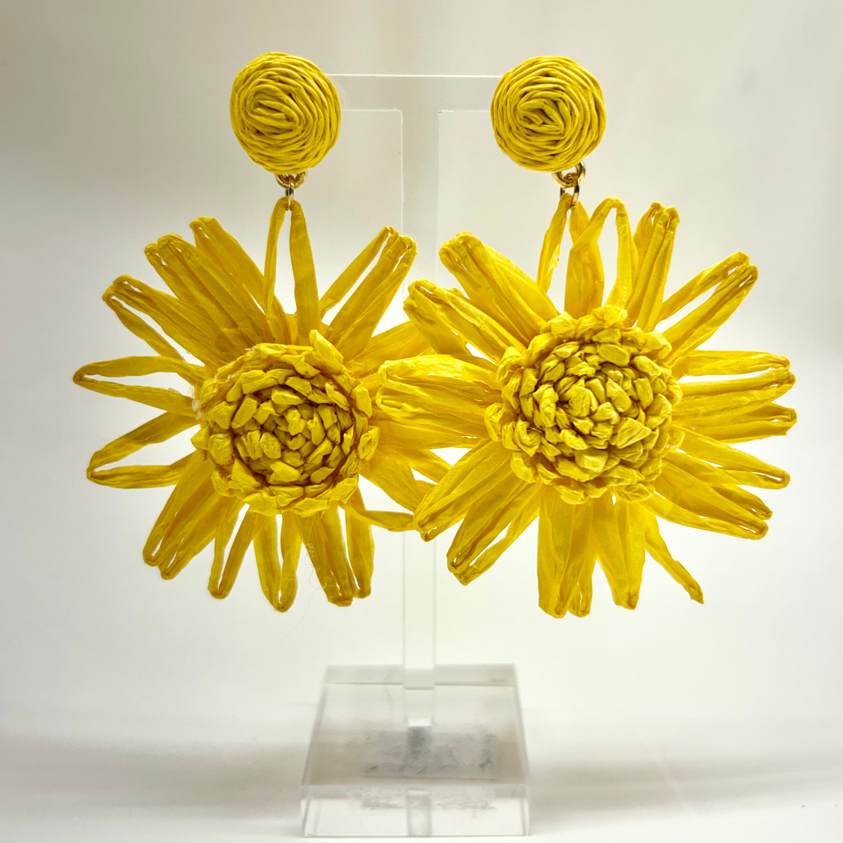 Violet Design Straw Flower Earrings