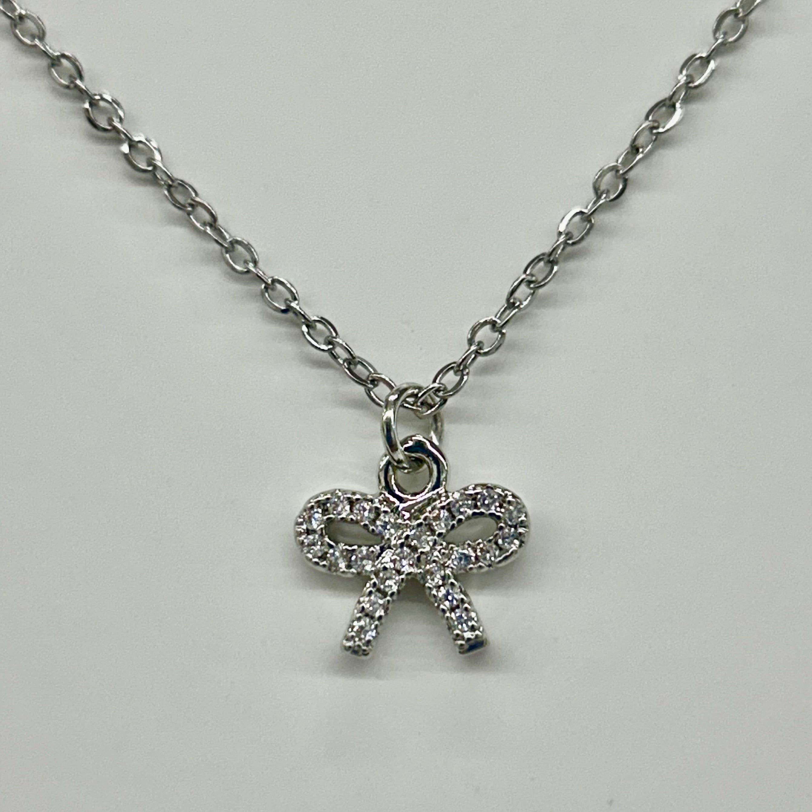 Bow Neclace