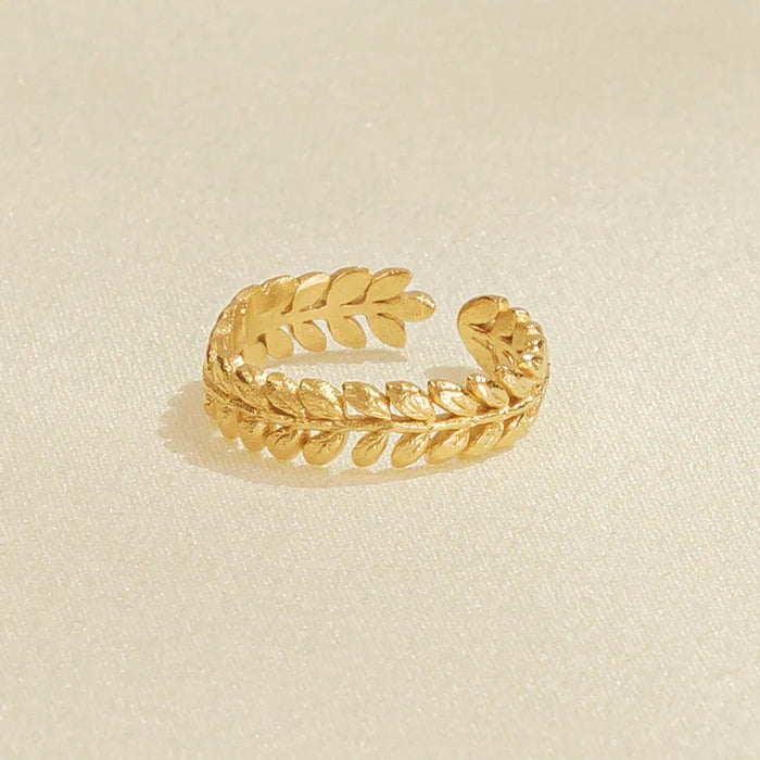 Laurea Ring by Agapée