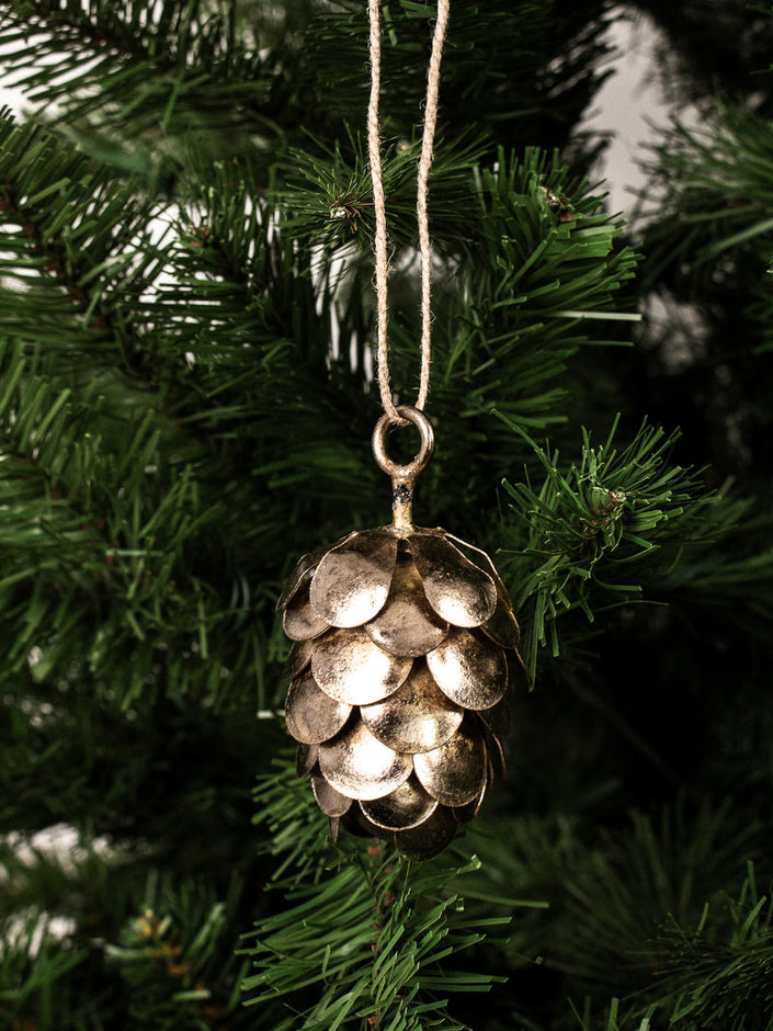 Hanging Pinecone Short Gold