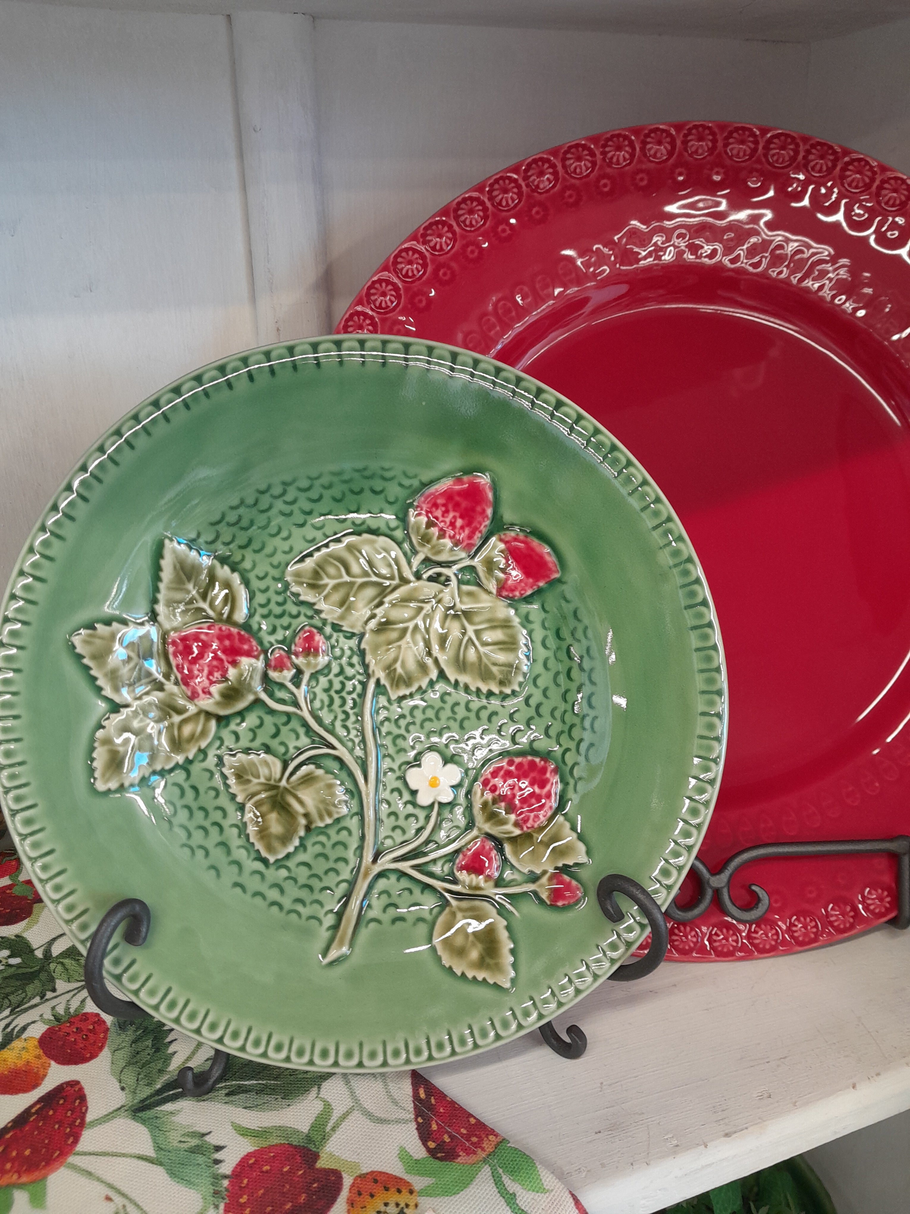 Bordallo Pinheiro Strawberry Fruit Plate 20cm