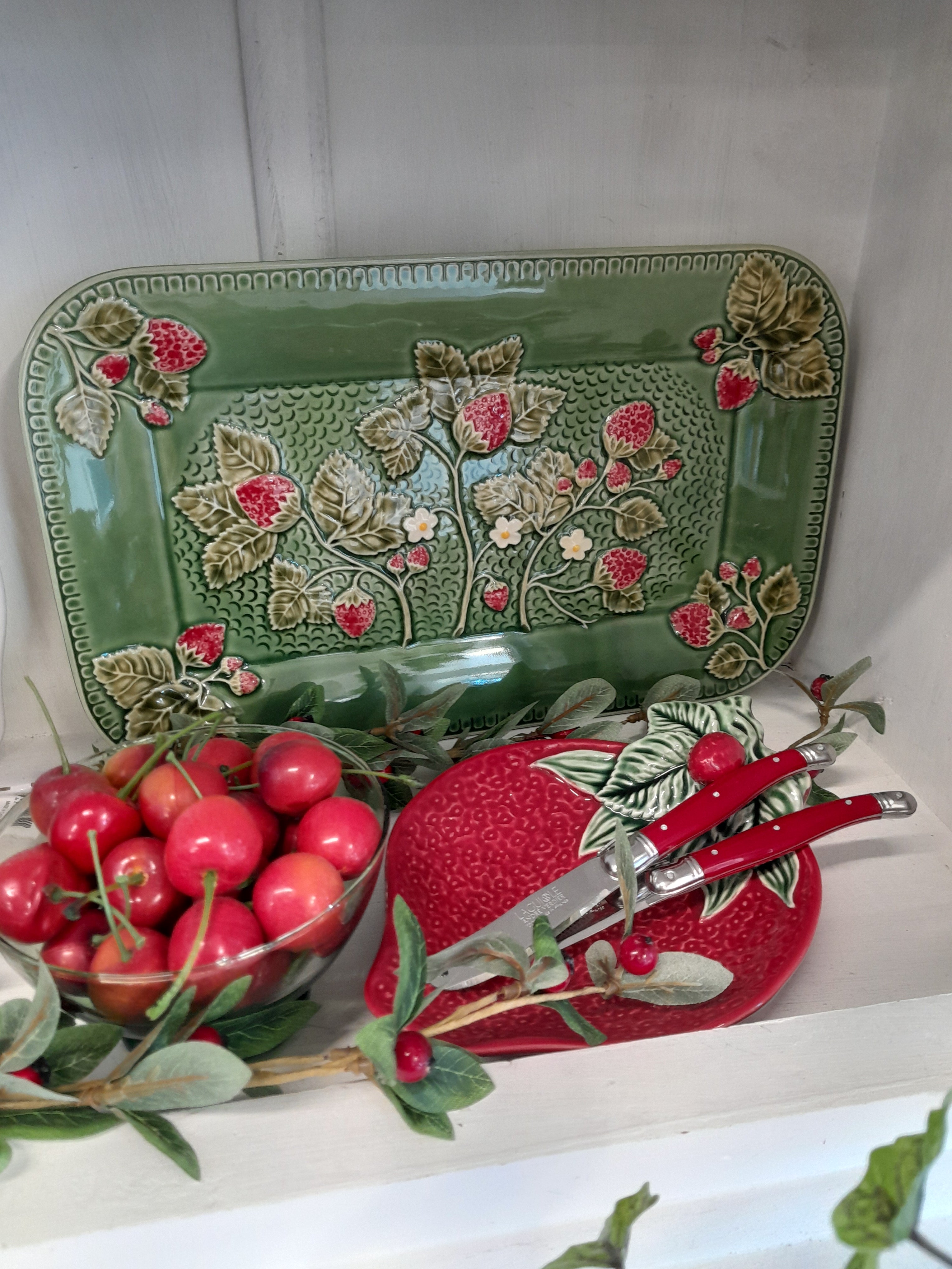 Bordallo Pinheiro Strawberry Platter (34cm)