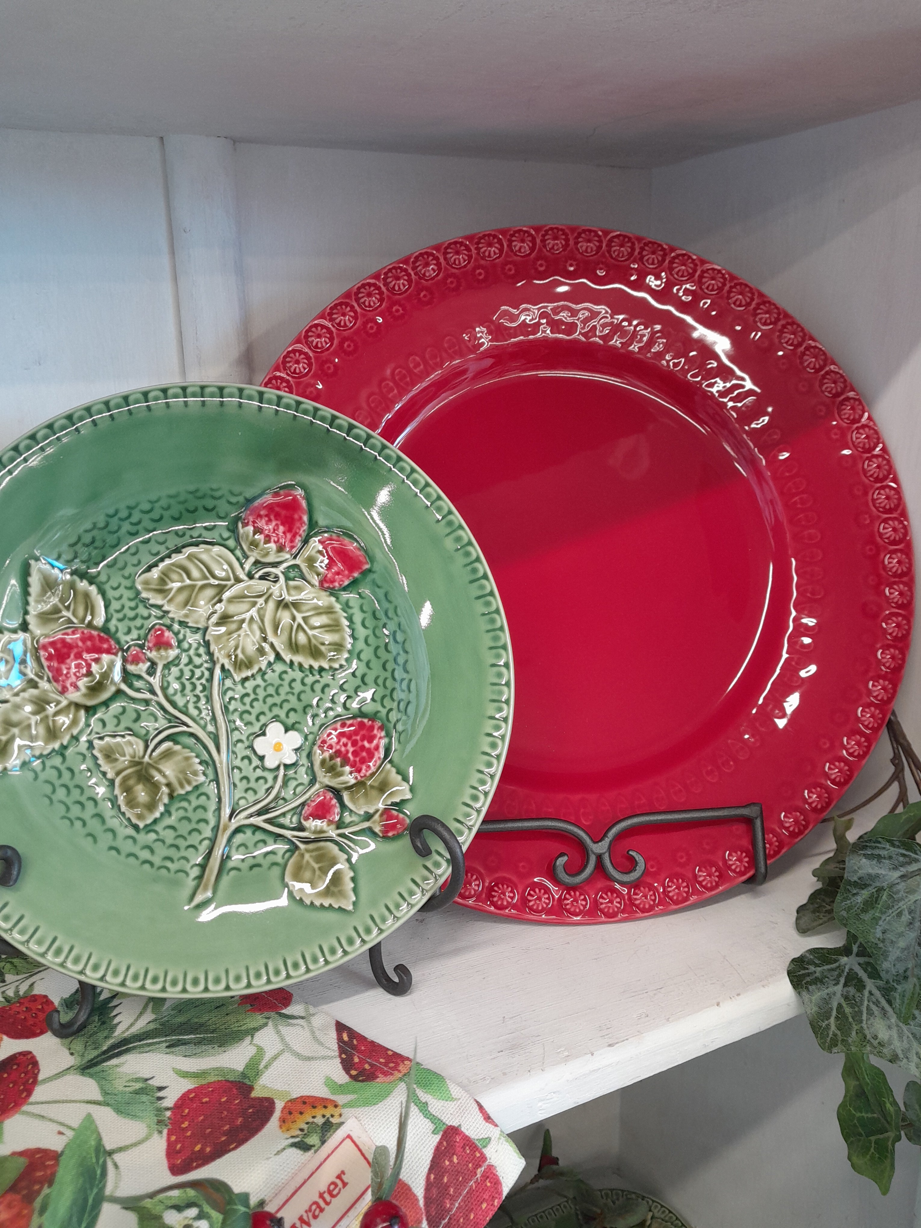 Bordallo Pinheiro Fantasy Red Dinner Plate
