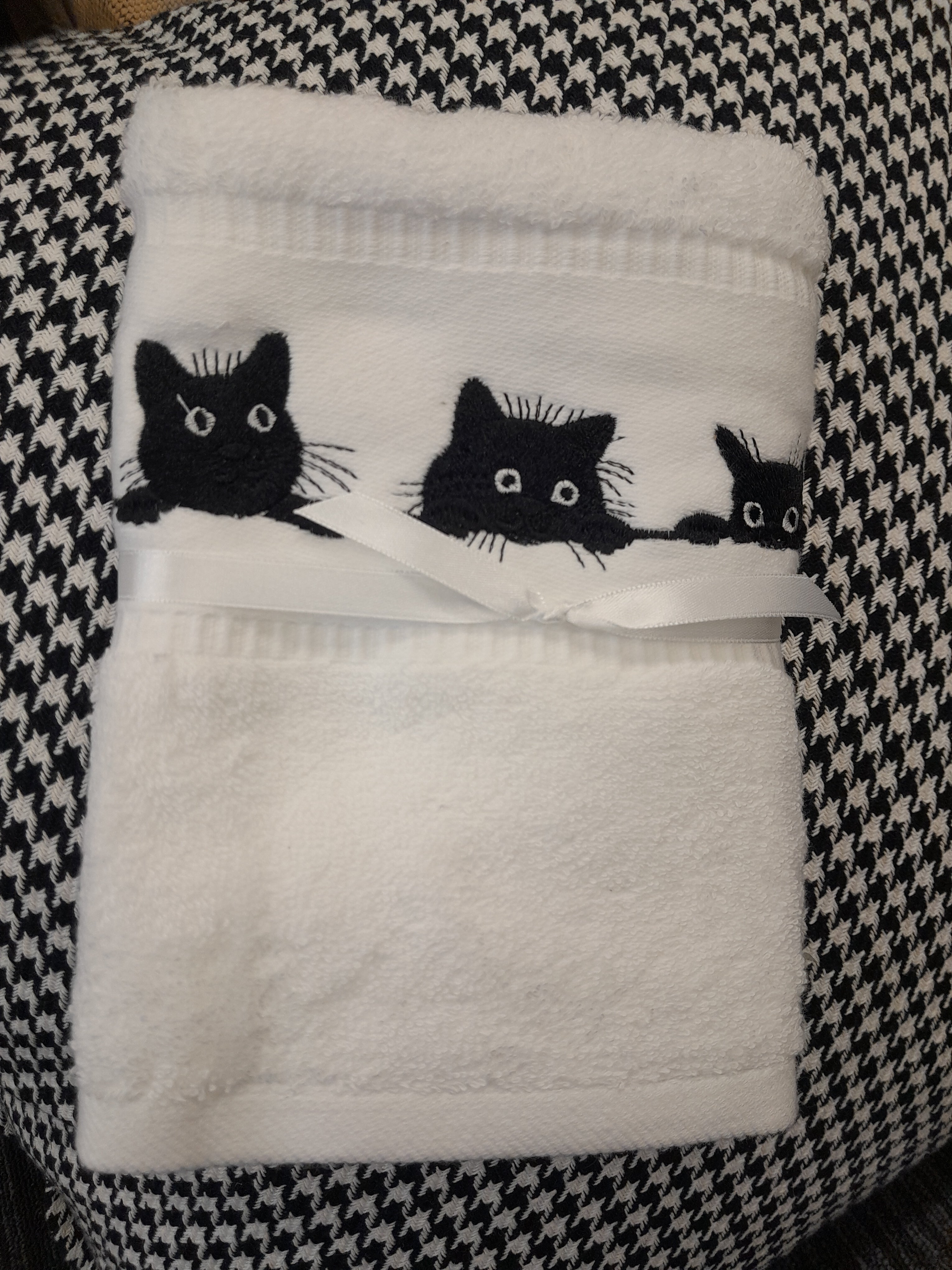 Alice & Lily Embroidered Hand Towel