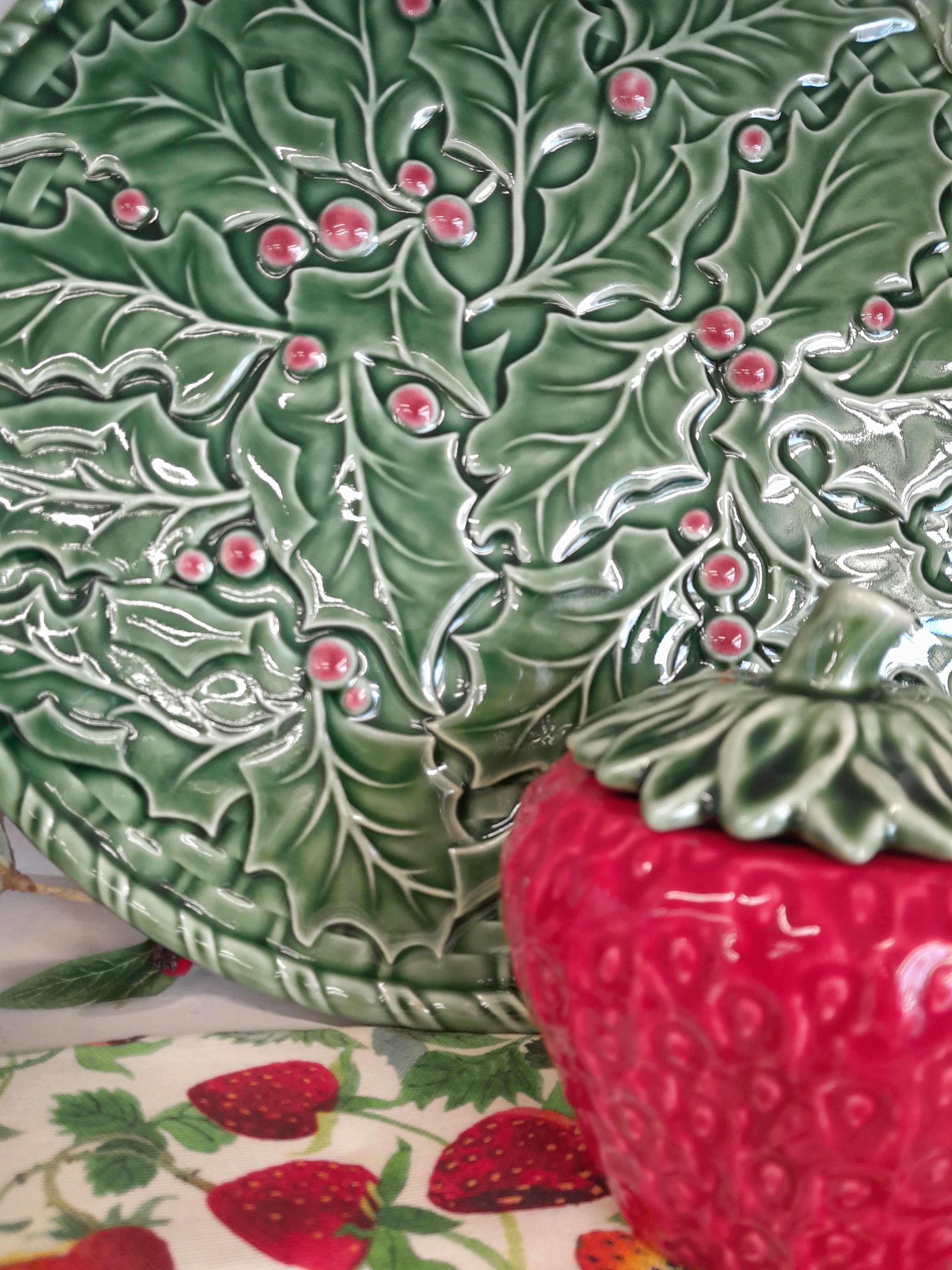 Bordallo Pinheiro Holly Tray 36cm in-store at Villarosa Maison Nelson NZ