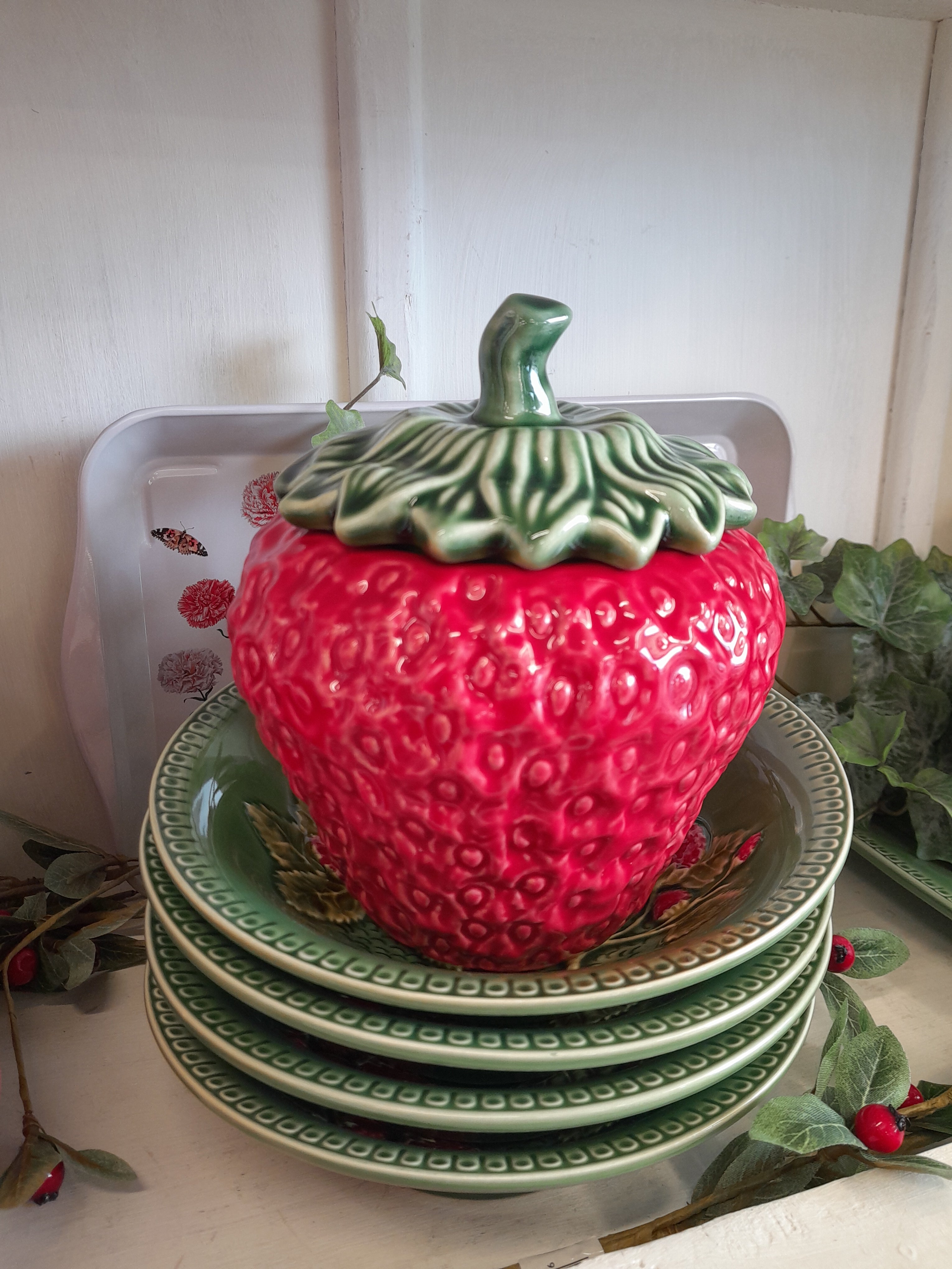 Bordallo Pinheiro Strawberry Tureen 1.0L