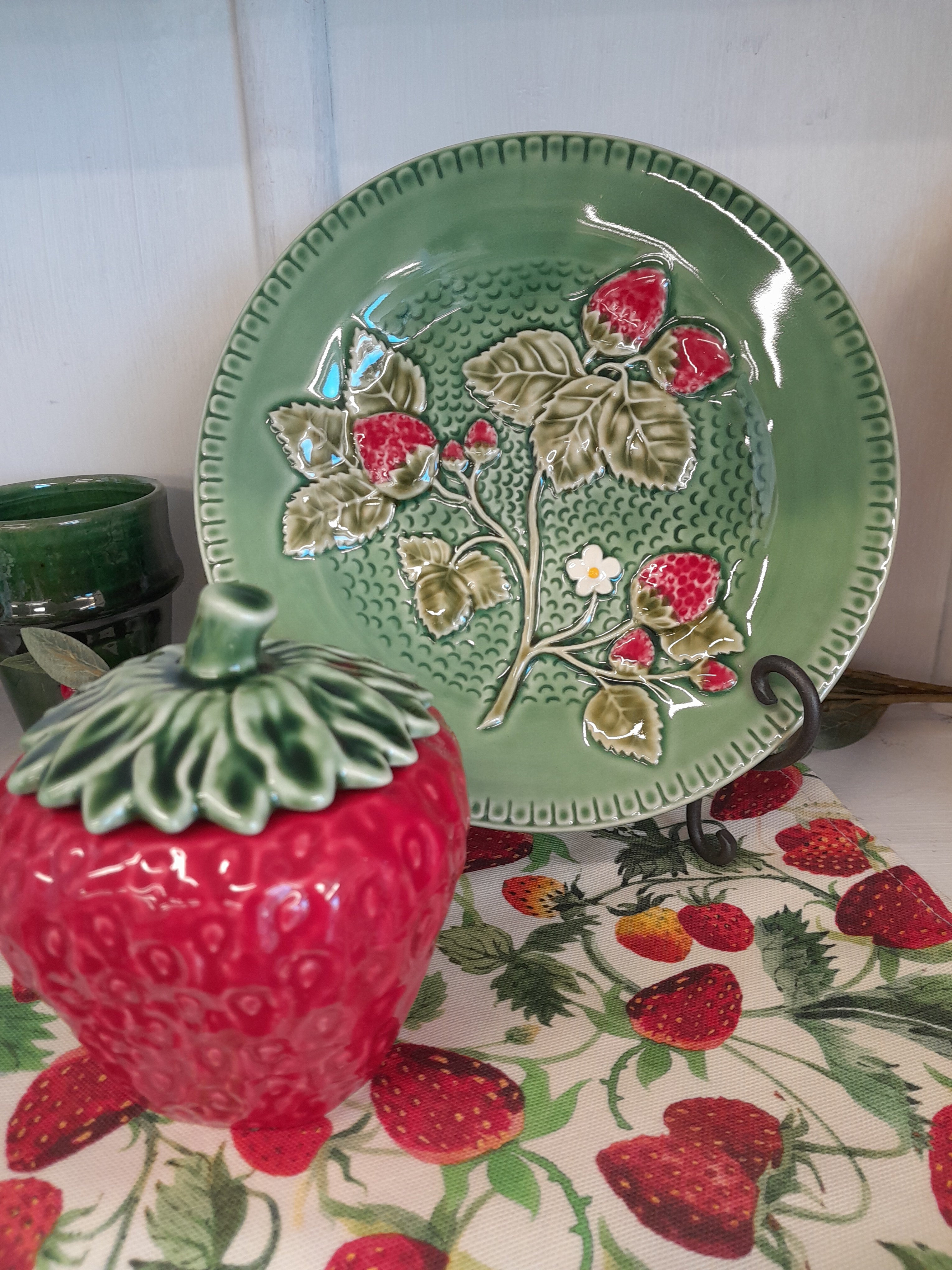 Bordallo Pinheiro Strawberry Fruit Plate 20cm