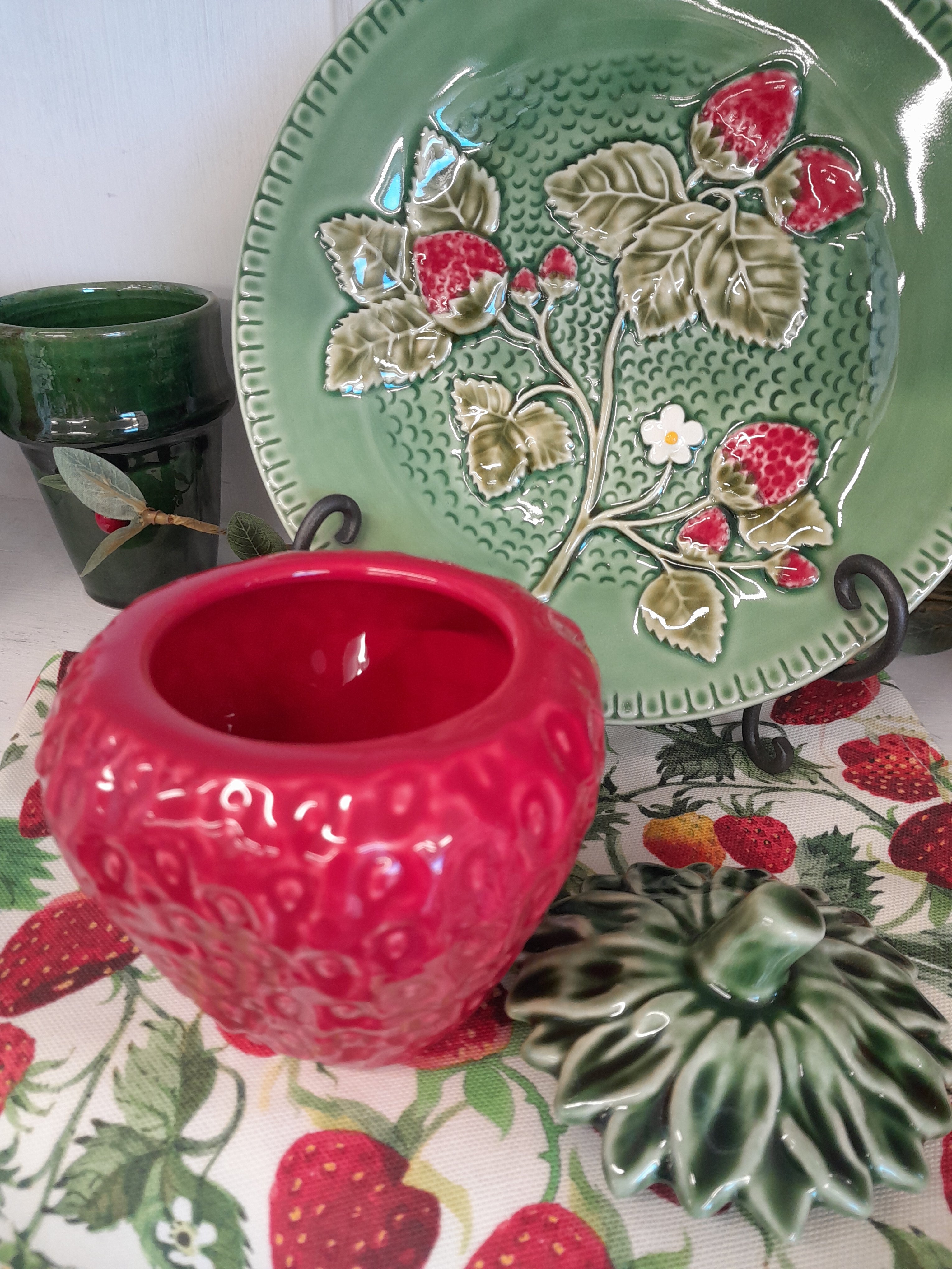 Bordallo Pinheiro Strawberry Tureen 0.45l