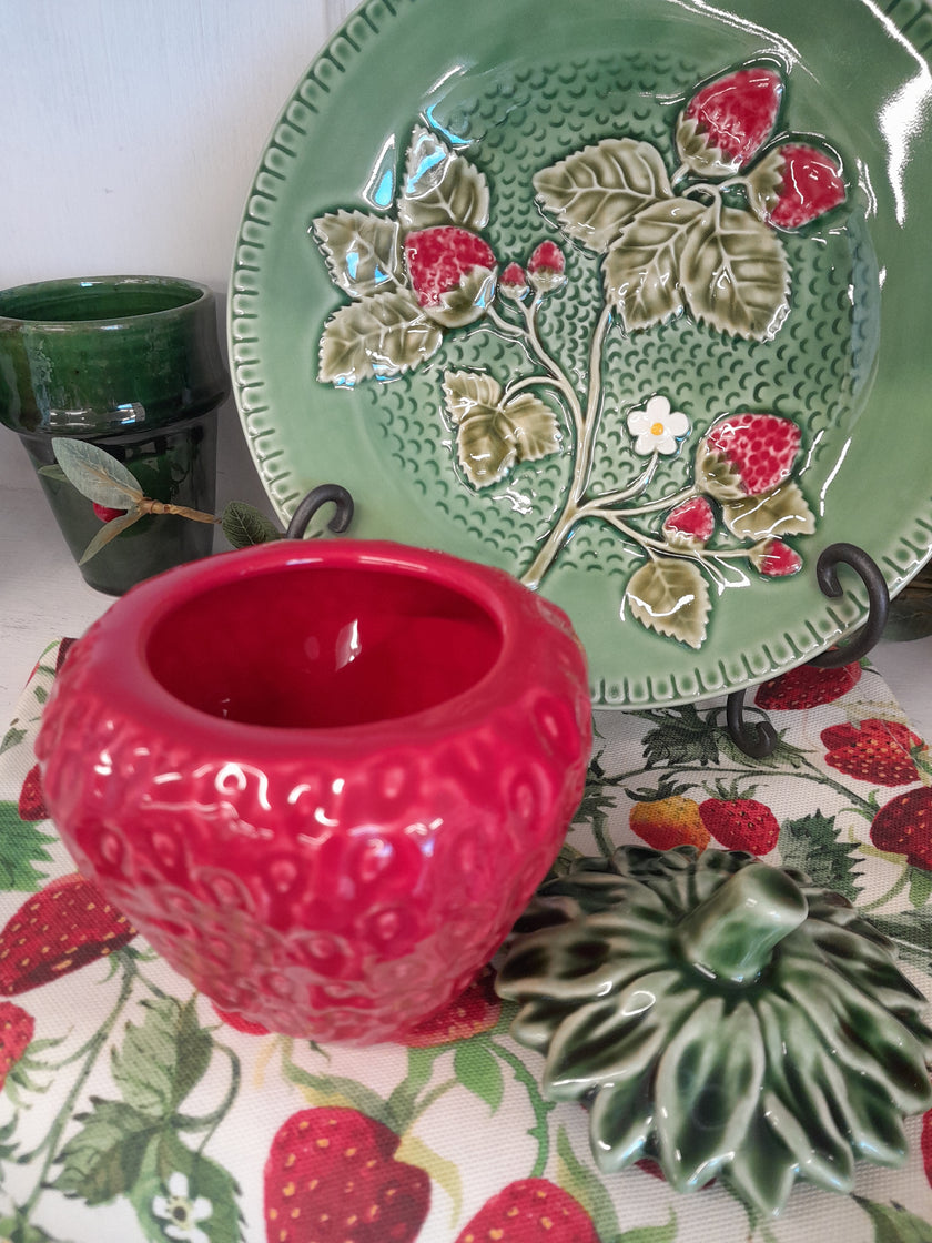 Bordallo Pinheiro Strawberry Tureen 0.45l